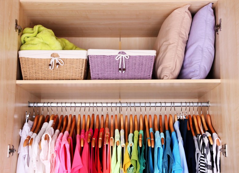 Cómo organizar los armarios de los dormitorios: consejos que nunca