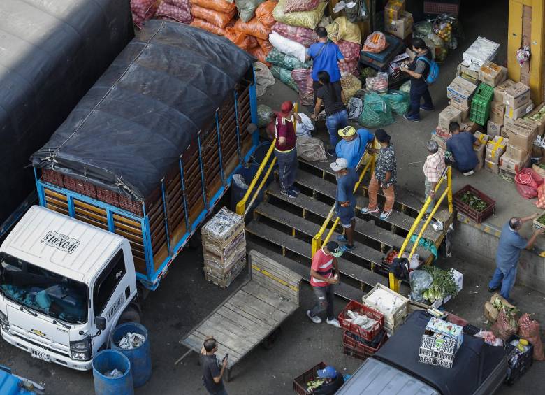 En la Mayorista se notó la disminución en el precio de aguacate Papelillo, arracacha, fríjol verde, melón y pepino cohombro. Foto Manuel Saldarriaga