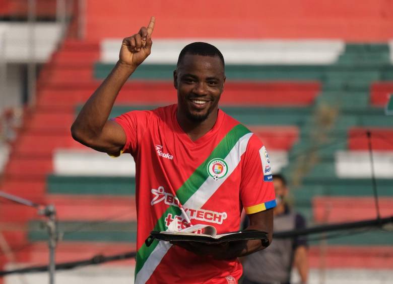 El delantero Guillermo Murillo marcó doblete en el triunfo 5-0 de Cortuluá ante Valledupar. Los tantos del número 11 fueron a los 36 y 39 minutos. FOTO DIMAYOR 