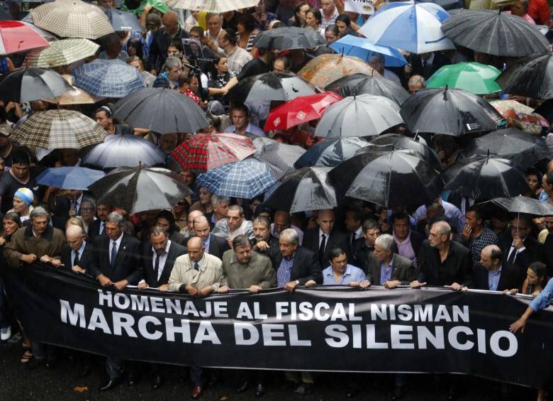 La denominada marcha del silencio fue convocada por un grupo de fiscales federales bajo la consigna “Justicia por Nisman. FOTO REUTERS