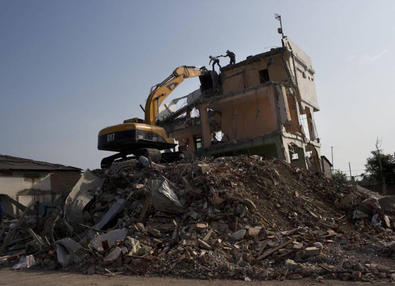 Ruinas de varias de las viviendas en la localidad de Canos que fueron destruidas por el terremoto. FOTO AP