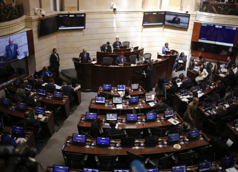 En el debate sobre la refrendación en el Senado intervinieron los negociadores del Gobierno, los voceros del Sí y el No, la sociedad civil y los partidos políticos. FOTO Colprensa.