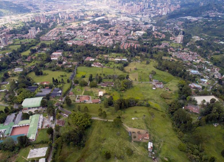 Viviendas como la de la foto, que se construye en la vereda Morrón, es la que aceptan defensores de El Romeral. FOTOS Julio C. Herrera