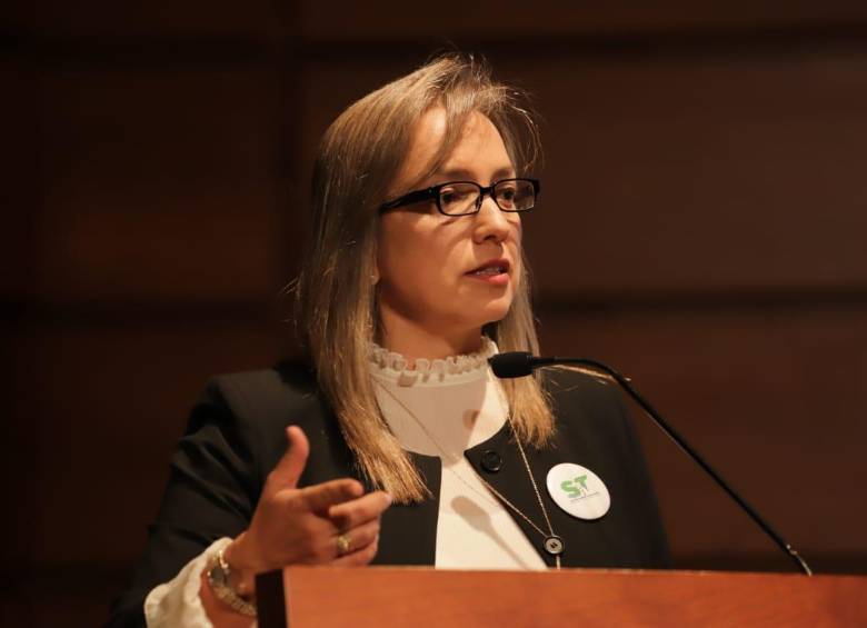 La superintendente de Transporte, Carmen Ligia Valderrama, expresó que su despacho dedica una gran cantidad de recursos para acabar con las llamadas empresas de papel. Foto Colprensa