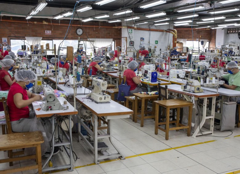 8.790 empresas del sector de manufactura en Antioquia fueron autorizadas para reiniciar operaciones. FOTO EDWIN BUSTAMANTE