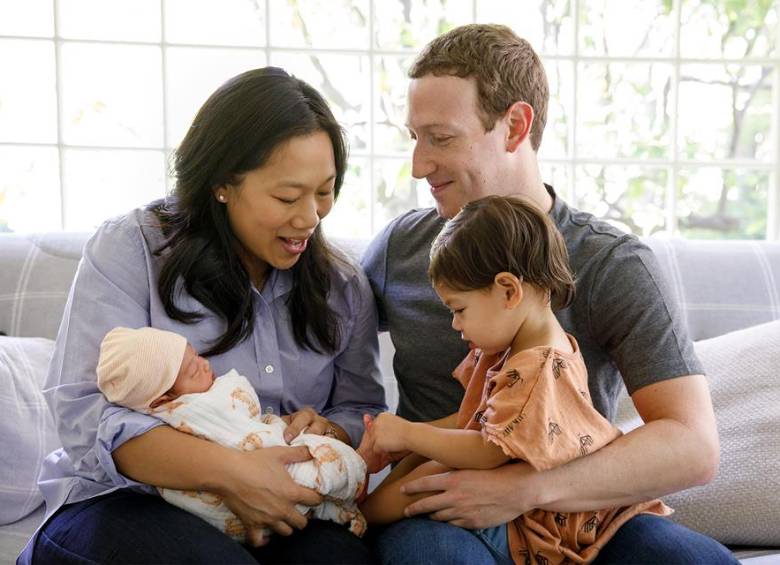 Priscilla, Mark, y sus hijas August y Max. FOTO: Cortesía Facebook Marck Zuckerberg. 