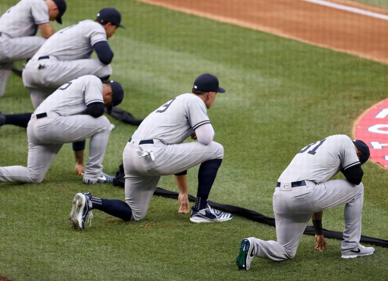 Los jugadores de los Yanquis de Nueva York durante la ceremonia de apertura de las Grandes Ligas. FOTO AFP