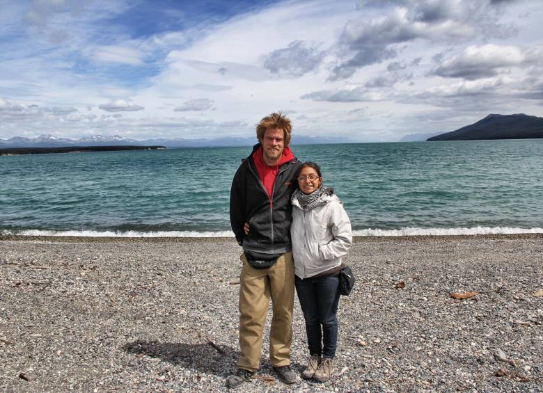 Valentina Correa y Jesper Klucken, en Tolhuin, Argentina. Sus experiencias en: @1PocoDeSur.