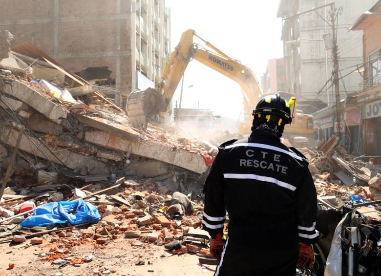 Personal de rescate adelantas sus labores en la localidad de Portoviejo (Ecuador). FOTO AP