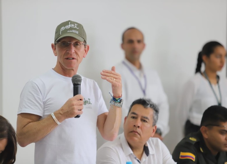 El consejero para la Estabilización, Emilio Archila, en reunión con empresarios en Tumaco. FOTO COLPRENSA EXTERNOS