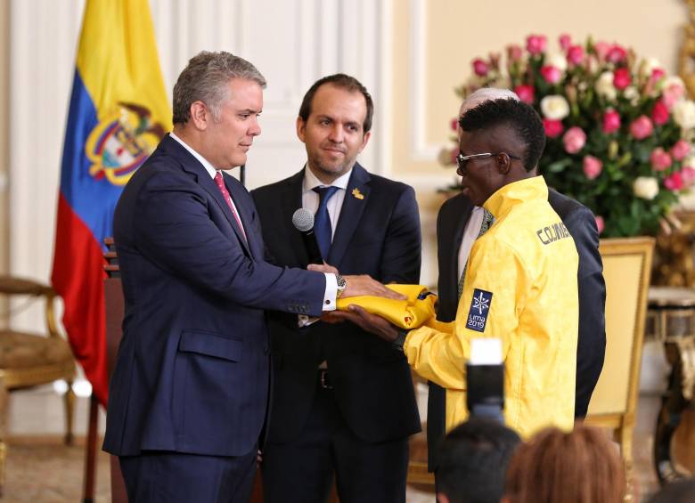 El boxeador Yuberjen Martínez será el segundo abanderado de la delegación, esto por si la atleta no llega estar disponible en la inauguración. FOTO COLPRENSA