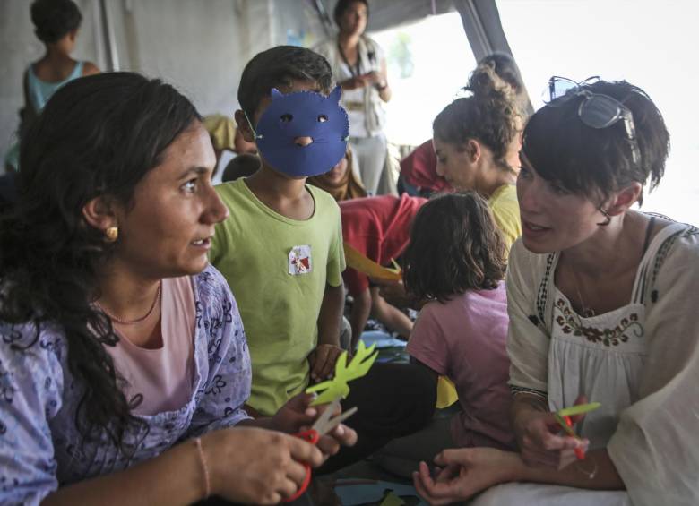 Refugiados sirios en Grecia podrían verse beneficiados con el desarrollo tecnológico que propone Unicef. FOTO ap