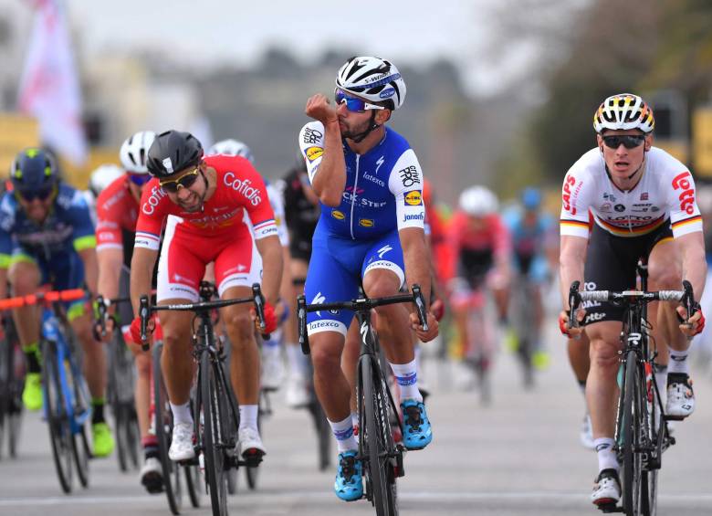 En su segunda carrera del año, Gaviria se muestra más fuerte que sus rivales. En Portugal, el popular André Greipel, no fue capaz de superar su ritmo. FOTO CORTESÍA QUICK STEP