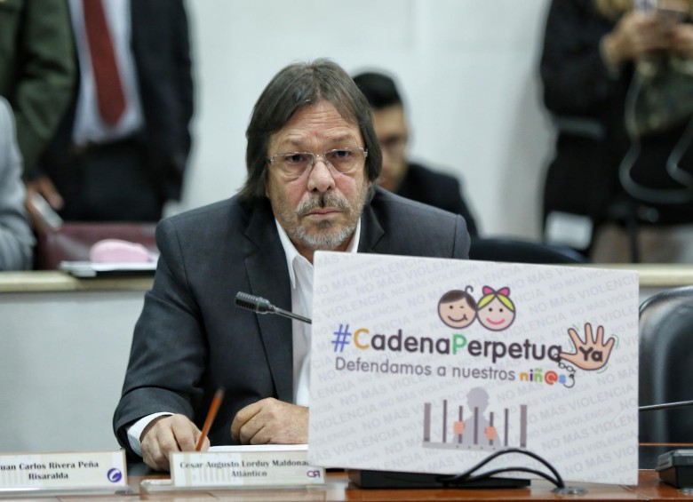 En la comisión primera de la Cámara de Representantes se debate sobre cadena perpetua para violadores de menores. En la foto: Cesar Lorduy . FOTO COLPRENSA