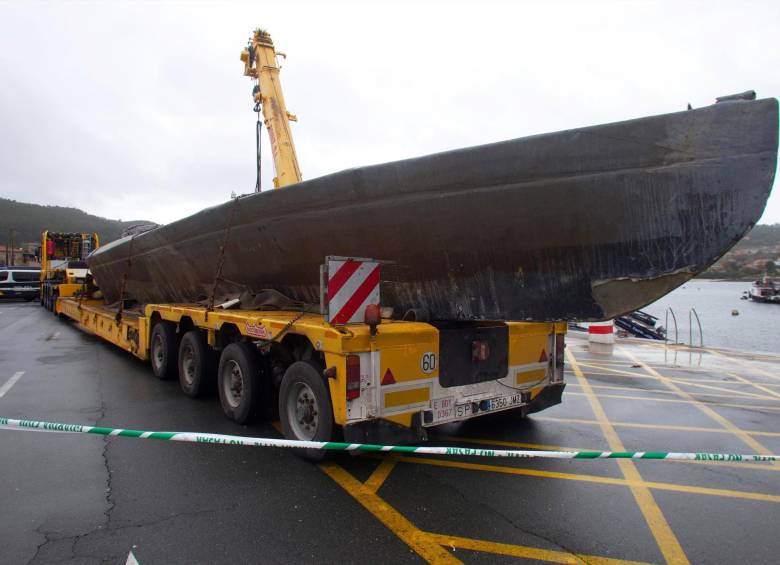 El narcosubmarino hundido el pasado domingo en la Ría de Aldán (Cangas). FOTO EFE