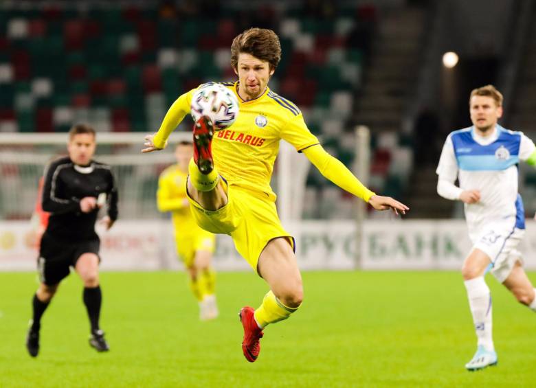 El FC Baté visitó este jueves al Energetik en el inicio de la liga de fútbol de Bielorrusia. FOTO TOMADA DE TWITTER @FCBATE