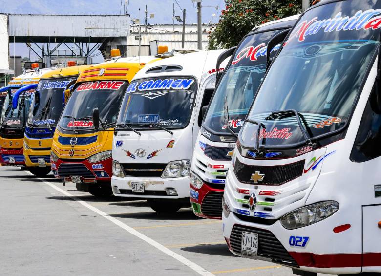 Gremios del transporte terrestre de pasajeros aseguran que reactivación del sector es de un 40 % como máximo. Foto Jaime Pérez