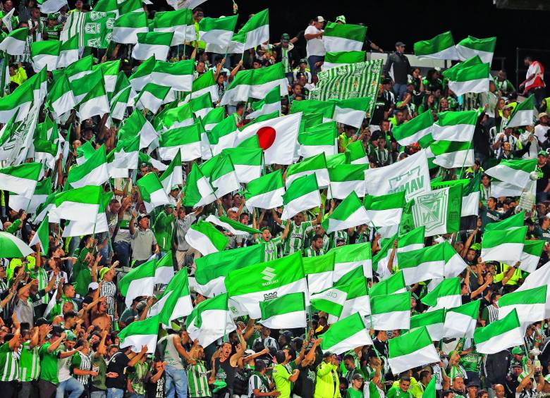 Una pequeña mancha y la bandera de Japón, próxima cita verde: Mundial de Clubes. Foto Esteban Vanegas