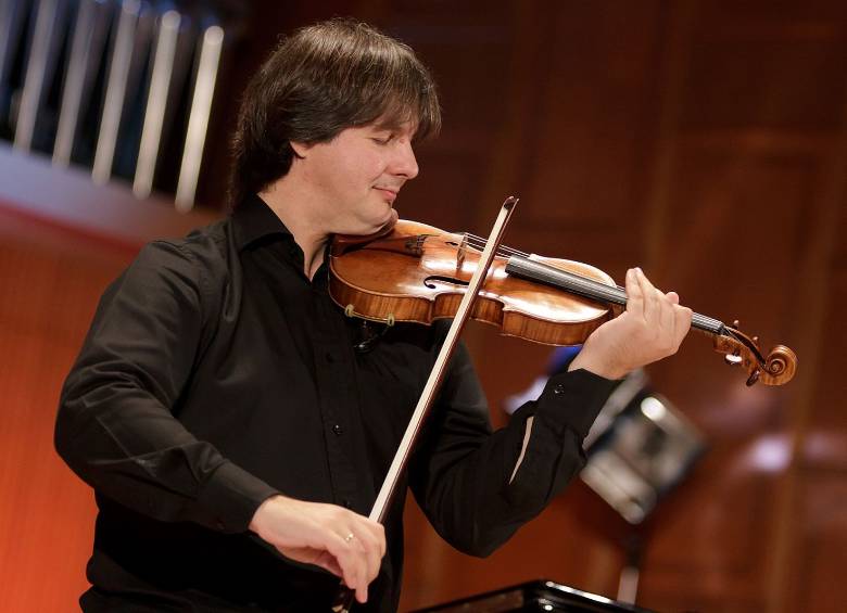 El músico rumano utiliza un violín que data de 1694 y esta será su primera presentación con la Filarmónica de Medellín. Foto: Cortesía Filarmed.