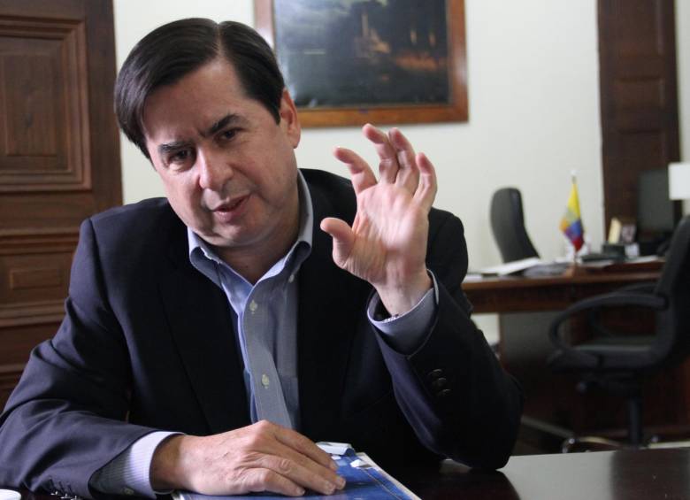 El ministro del Interior, Juan Fernando Cristo, expuso en Medellín en qué consiste la reforma al equilibrio de poderes. FOTO COLPRENSA