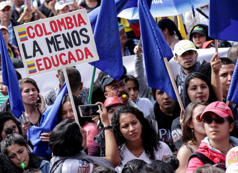 Marcha de maestros en Bogotá. FOTO COLPRENSA