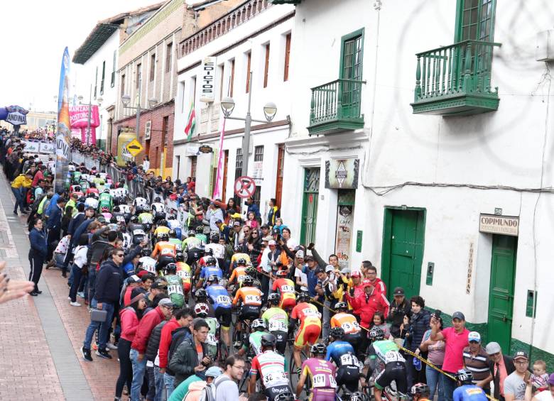 Imágenes como esta, que se presenciaron en el anterior nacional de ruta en Boyacá, donde ganó Sergio Higuita, esperan volverse a ver en Colombia. FOTO CORTESIA ÉDER GARCÉS-FEDECICLISMO