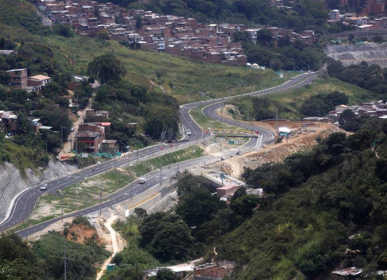 Esta obra resulta fundamental para romper con el embotellamiento permanente de vehículos que se mueven por ese sector del occidente de Medellín rumbo a San Cristóbal, Robledo, norte y occidente del departamento y la región de Urabá. Viajar a esas zonas un fin de semana o puente festivo es una odisea. FOTO henry agudelo