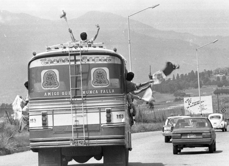 Cientos de hinchas procedentes de otras ciudades también participaron del festejo. Fotos Archivo EC