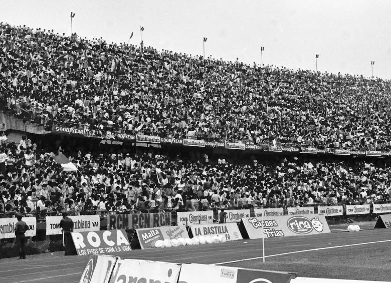 Las tribunas del estadio se llenaron horas antes de la llegada de los campeones a este escenario.