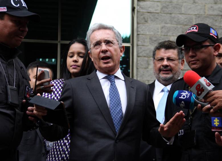 El expresidente Álvaro Uribe volvió a defender su gestión cuando fue gobernador de Antioquia. FOTO colprensa