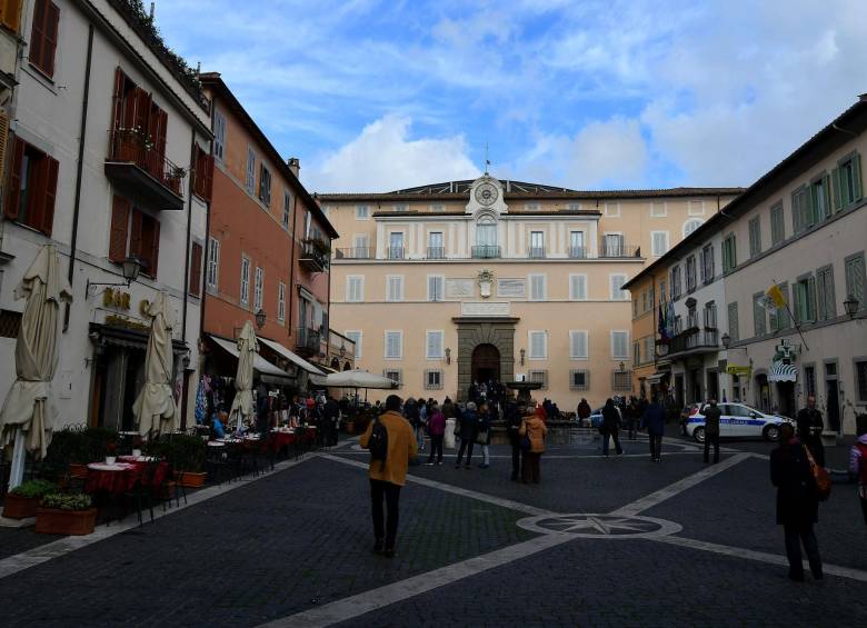 Así luce Castel Gandolfo en su parque principal. Una pequeña y tranquila población. FOTO AFP