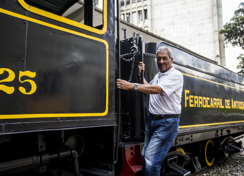 Amador Pérez maquinista del Ferrocarril de Antioquia. Foto: Julio César Herrera Echeverri