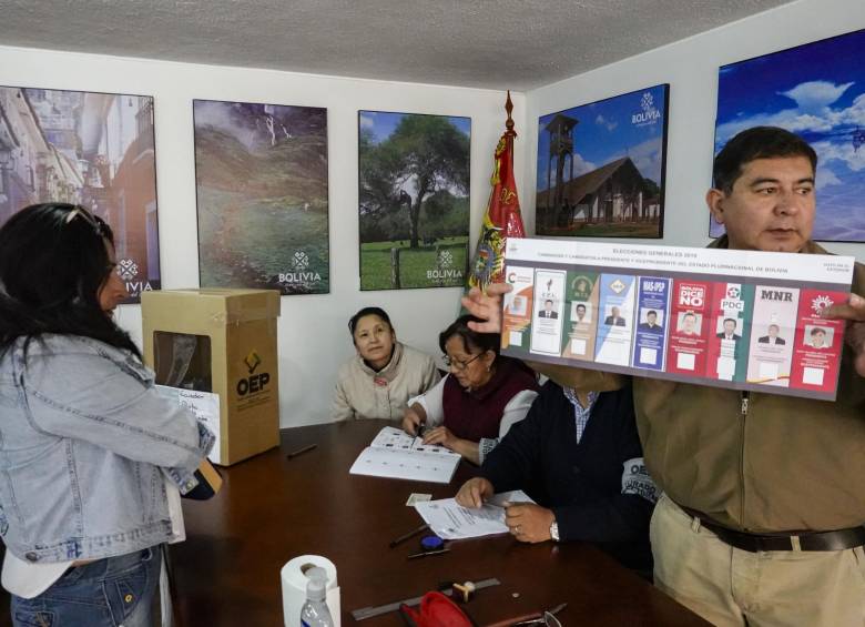 En total nueve candidatos figuraban en la boleta de sufragio. FOTO AFP