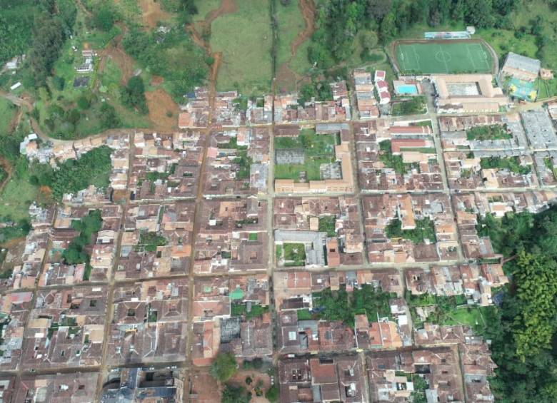En esta fotografías se ve la huella del lodo tras la emergencia. FOTO JUAN DAVID ÚSUGA