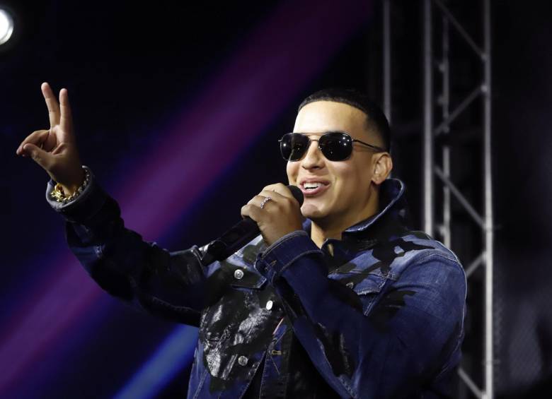 Daddy Yankee lanzó en el 2004 el disco “Barrio Fino”, que incluyó “Gasolina”, tema que hizo estallar la carrera del reguetonero. Foto EFE
