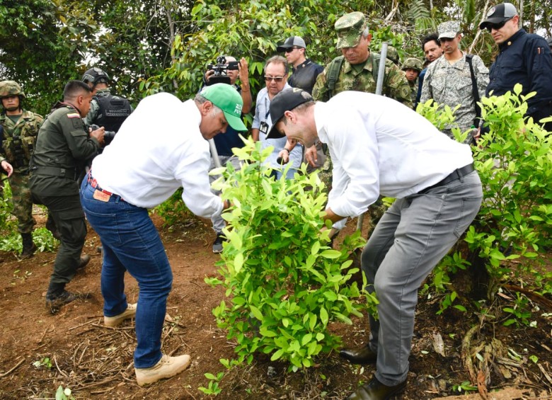 El presidente Iván Duque visitó a los erradicadores de la Fuerza Pública en Nariño. FOTO: Presidencia