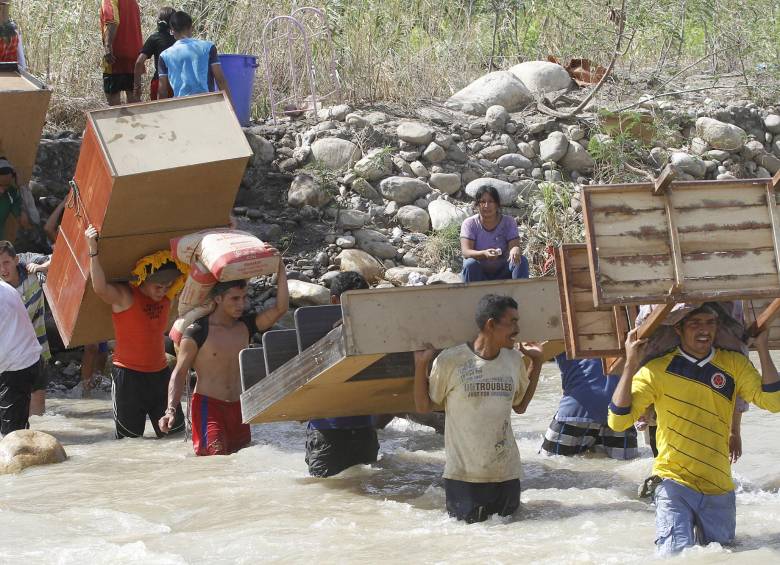 Cientos de colombianos se vieron afectados por el cierre de la frontera. FOTO Donaldo Zuluaga