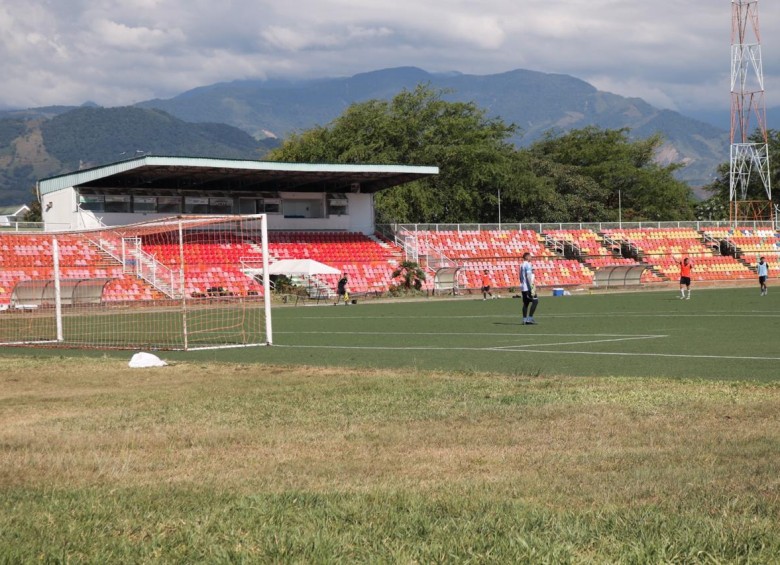 Estadio municipal de Cota, con aforo para 4.000 hinchas, allí juega Fortaleza, desde el 2 de septiembre de 2017.