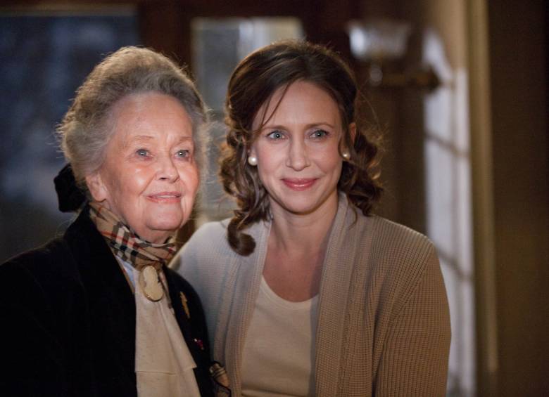 Warren junto a la actriz Vera Farmiga, quien la interpretó en películas como El Conjuro I y II. Foto: cortesía Warner Bros. 