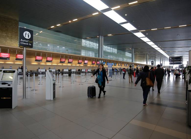 De la reactivación del transporte aéreo dependerá la recuperación de Avianca y Grupo Argos. Foto Colprensa