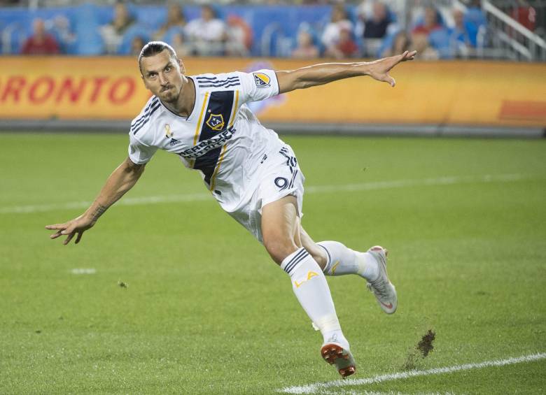Zlatan es el tercer futbolista activo en alcanzar el hito, junto a Lionel Messi y Cristiano Ronaldo. FOTO REUTERS