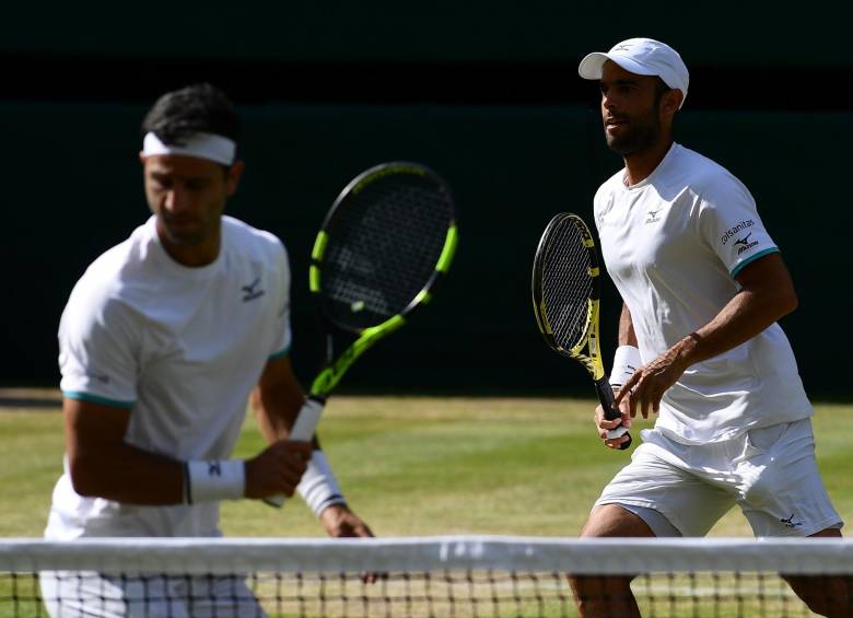 Los colombianos Juan Sebastián Cabal y Robert Farah disputarán este sábado la final de dobles en Wimbledon. FOTO AFP