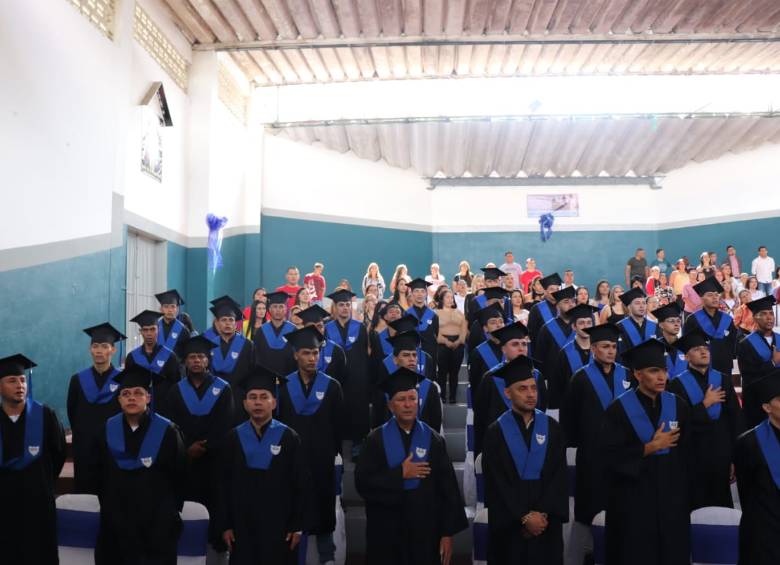 300 internos se graduaron en la cárcel Bellavista