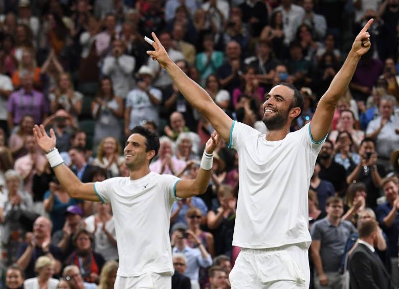 Los colombianos Juan Sebastián Cabal y Robert Farah, los nuevos reyes del césped. FOTO AFP