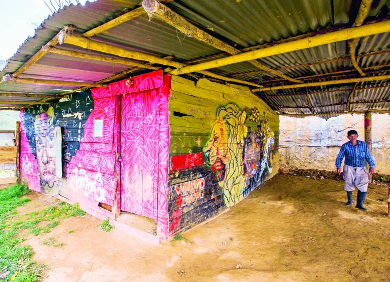 La vieja sede de La Capilla está en mal estado y amenaza ruina. FOTO JAIME PÉREZ