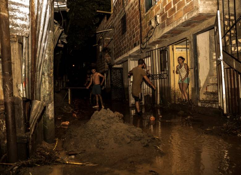 Así están las calles del barrio La Iguaná. FOTO CAMILO SUÁREZ