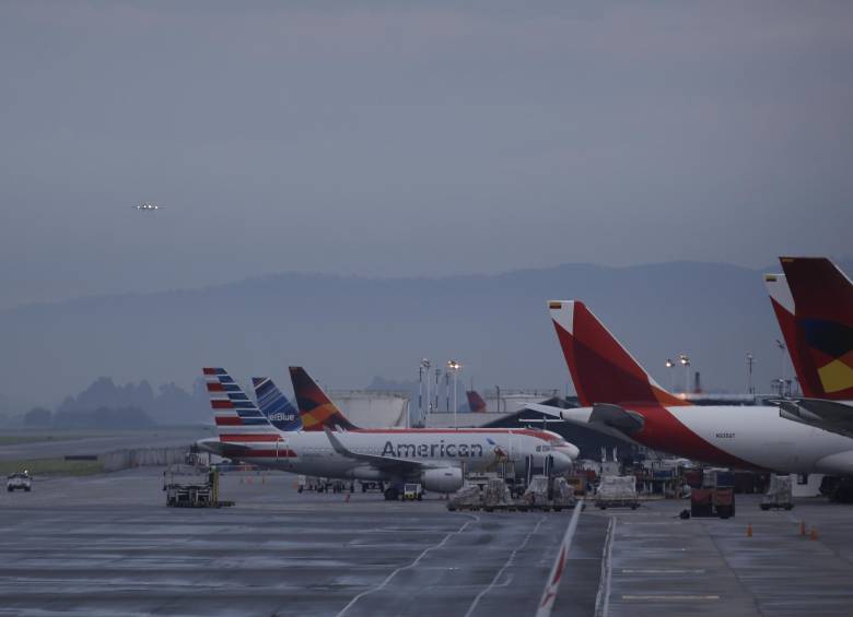 Tráfico aéreo en el aeropuerto El Dorado, de Bogotá. FOTO: COLPRENSA