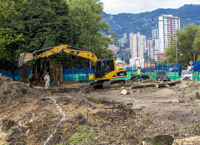 Para la obra, que tendrá un costo de $38.741 millones, se sembrarán 344 especies, 1.011 permanecerán y 153 serán talados. Cerca de la FLA, en la carrera 80, hay trabajos. FOTO Jaime Pérez