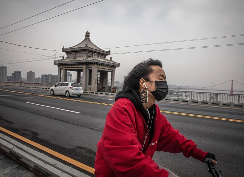 En Wuhan, epicentro chino de la pandemia, la cuarentena ya se levantó parcialmente. FOTO EFE