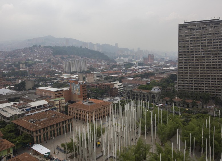 En Medellín, los fiscales de Crimen Organizado asisten a las audiencias en el Palacio de Justicia de La Alpujarra. Después deben ir a sus casas en vehículos particulares. FOTO: Edwin Bustamante.
